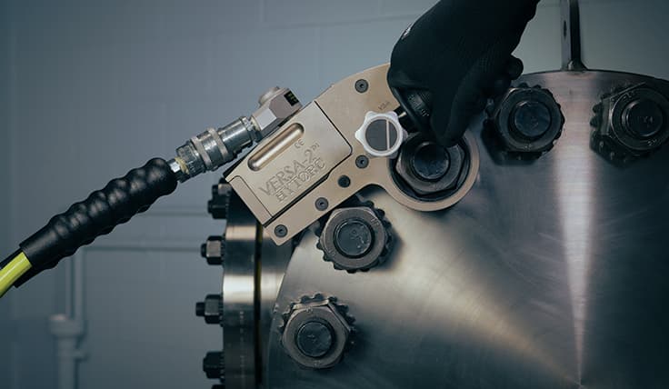 The VERSA Low Clearance Hydraulic Torque Wrench