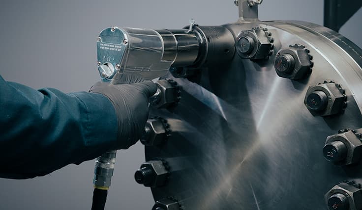 The jGun SINGLE SPEED Pneumatic Torque Tool in use on an application
